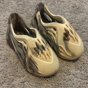 Yeezy Foamrunners Toddler Size 5